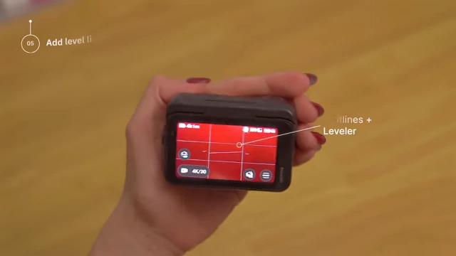 Insta360 GO Ultra's display grid with an added green level line for straight shots