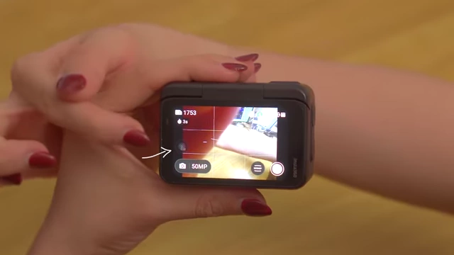 Insta360 GO Ultra's Live Photo feature, capturing a 3-second motion clip with the photo