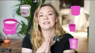 Pink and white buckets are graphically arranged around the speaker.