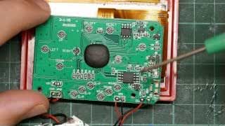 A closer view of the SPI flash chip on the PCB