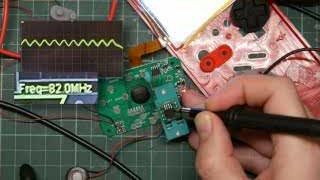 Oscilloscope displaying a high-frequency signal, labeled as 82.0 MHz, from the flash chip