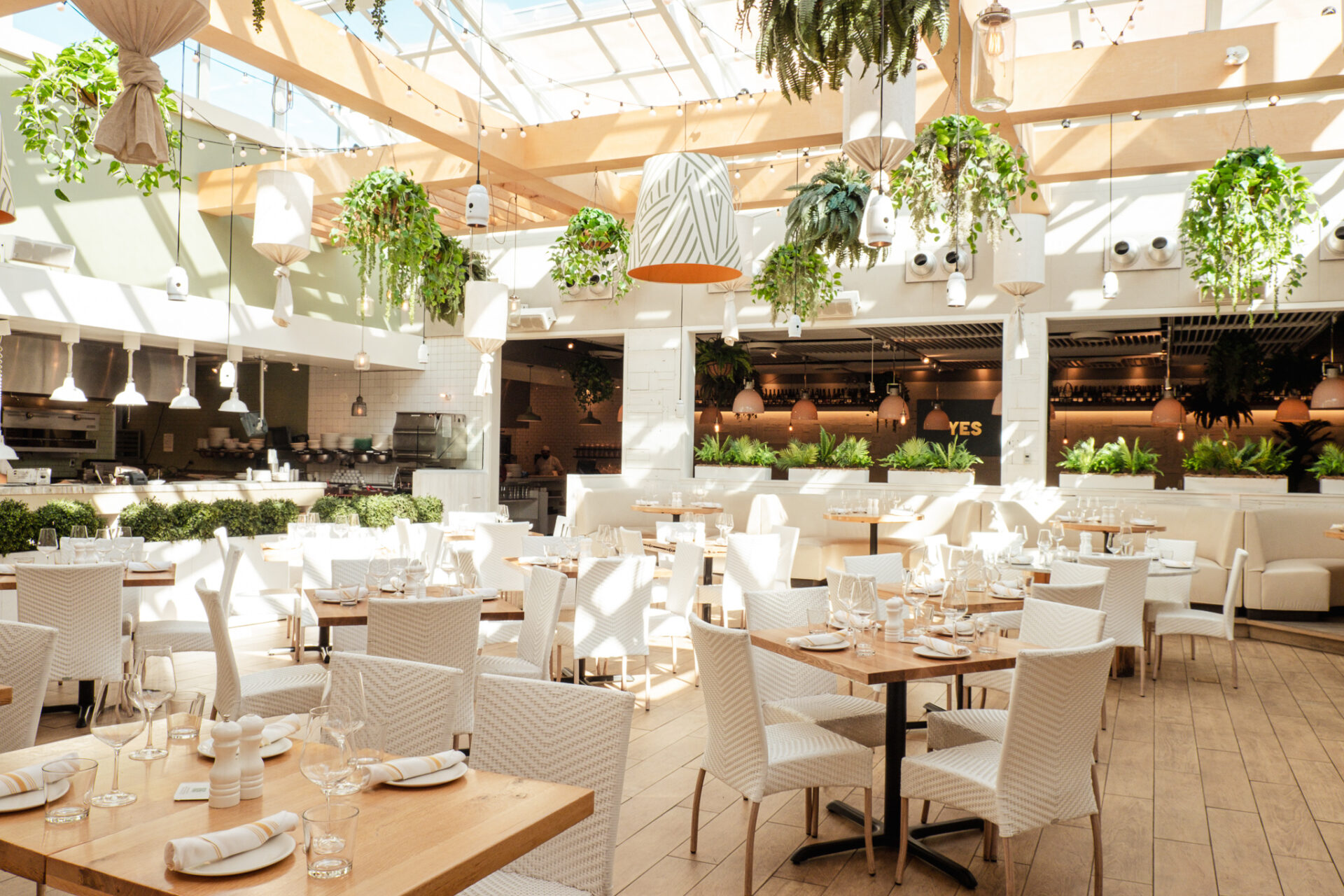 Main dining room at Summer House in Lincoln Park