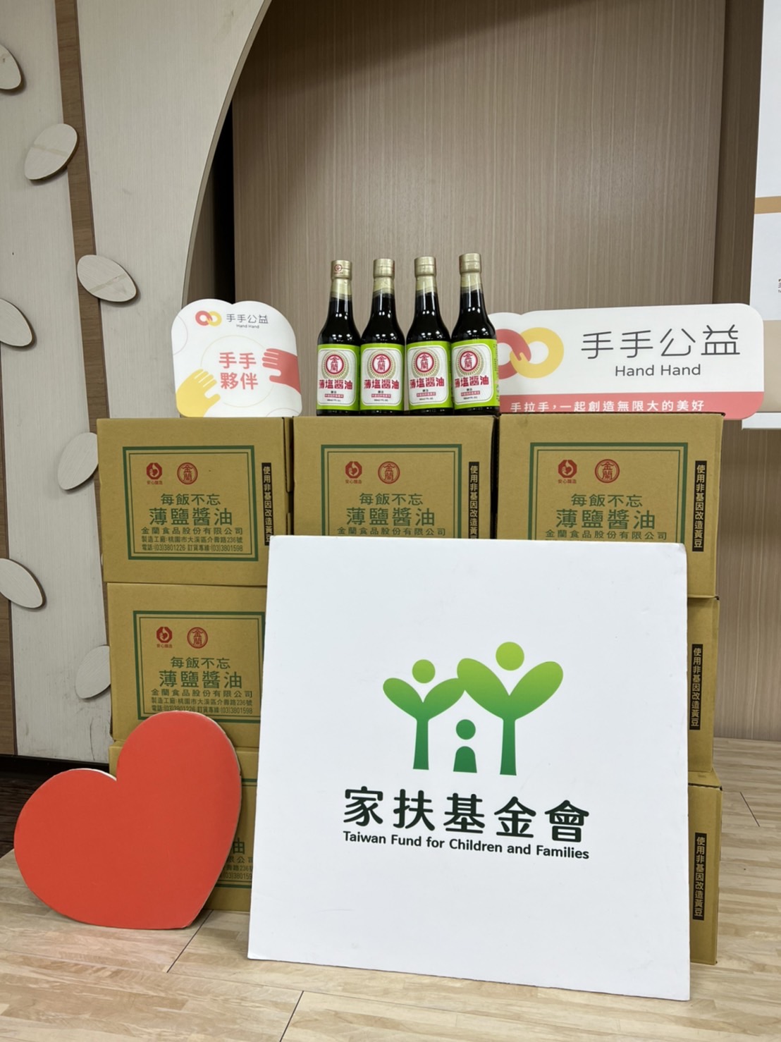 照亮孩子未來！手手公益聯合台北家扶中心 為弱勢送物資
