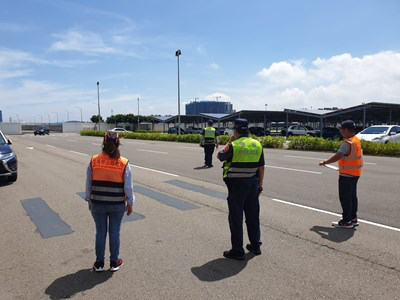 暑假旅遊旺季 中市交通局稽查違法白牌車保障乘客權益