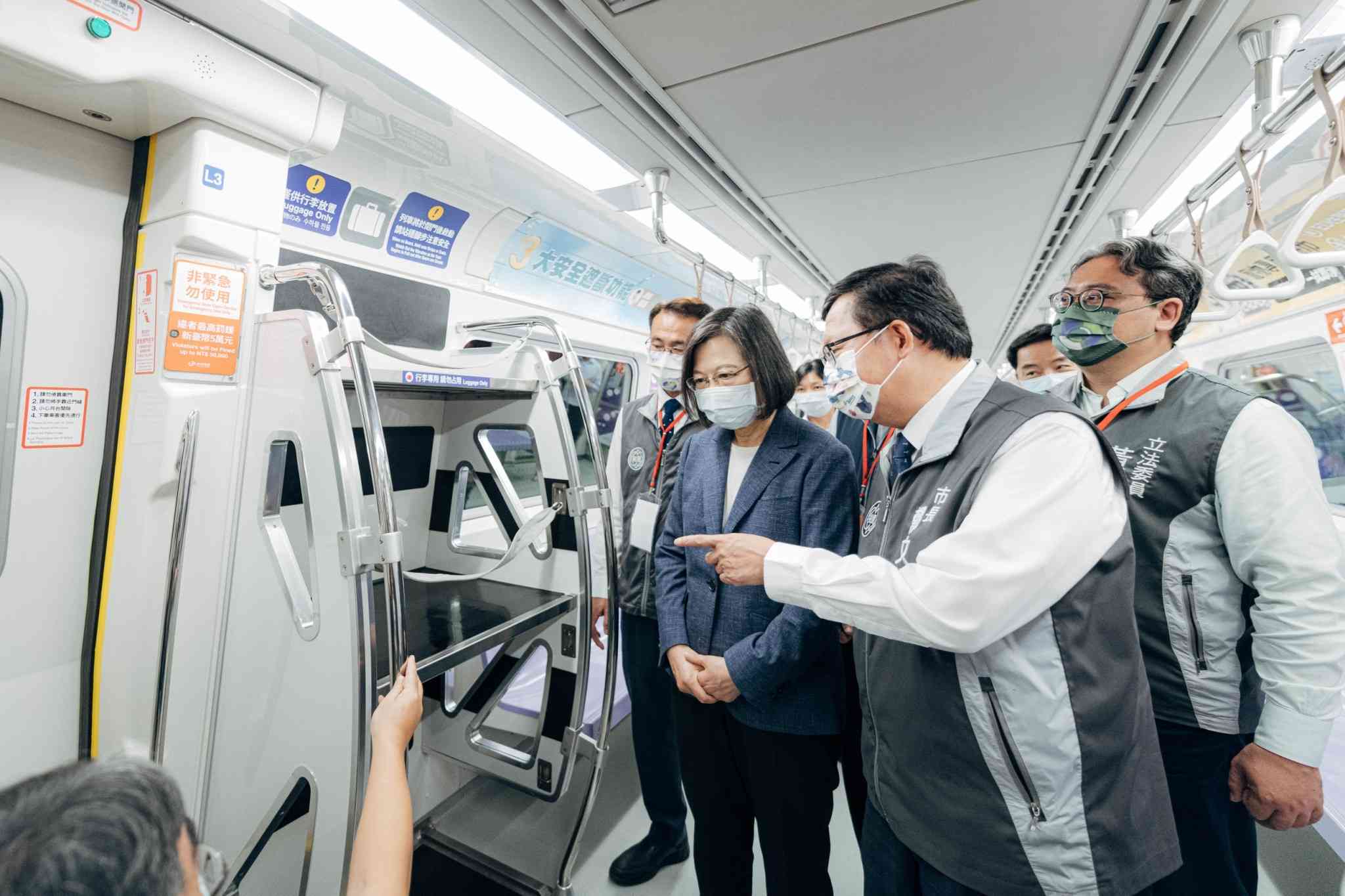 總統視察機捷A22站 首都圈交通網指日可待！