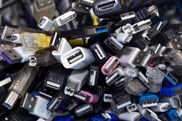 歐盟拍板USB Type-C法案 蘋果將被迫歸隊