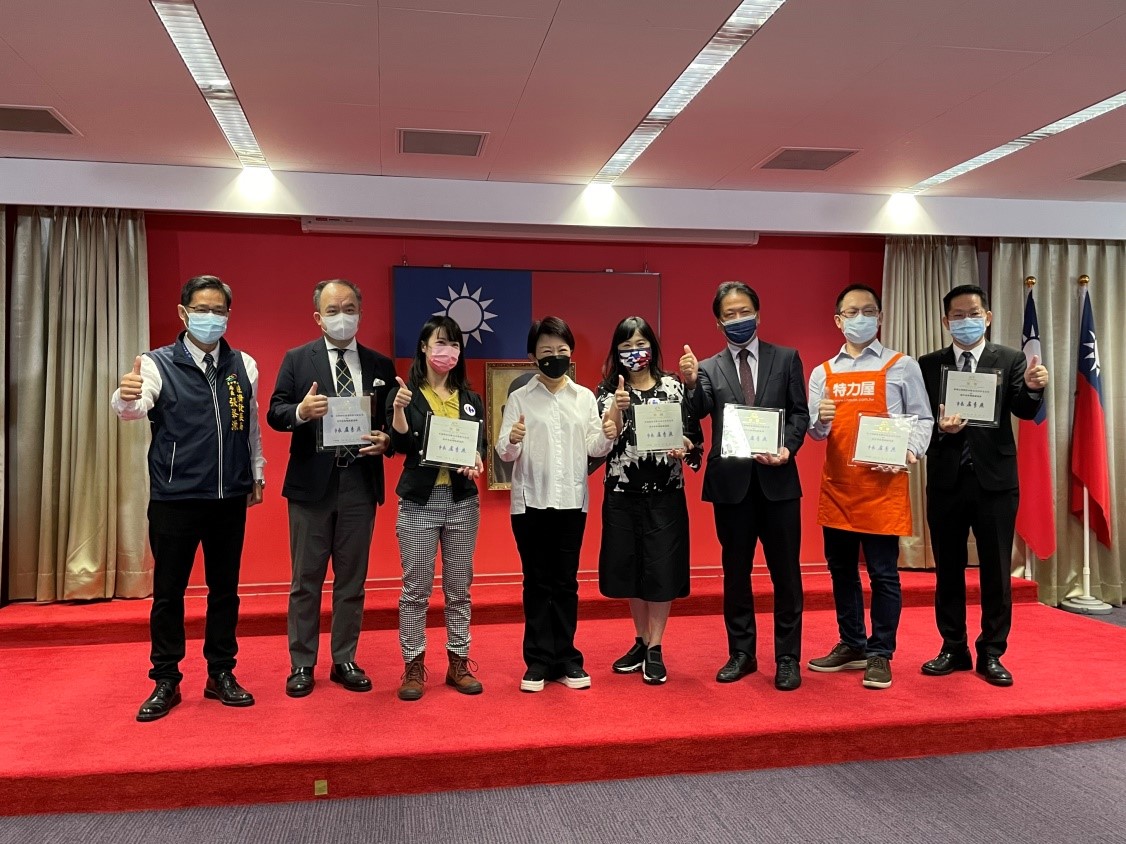 全國首創商場低碳認證 台中市府頒獎表揚