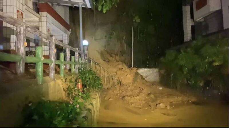 週末雨彈炸裂北台灣 汐止通勤族上班日塞爆