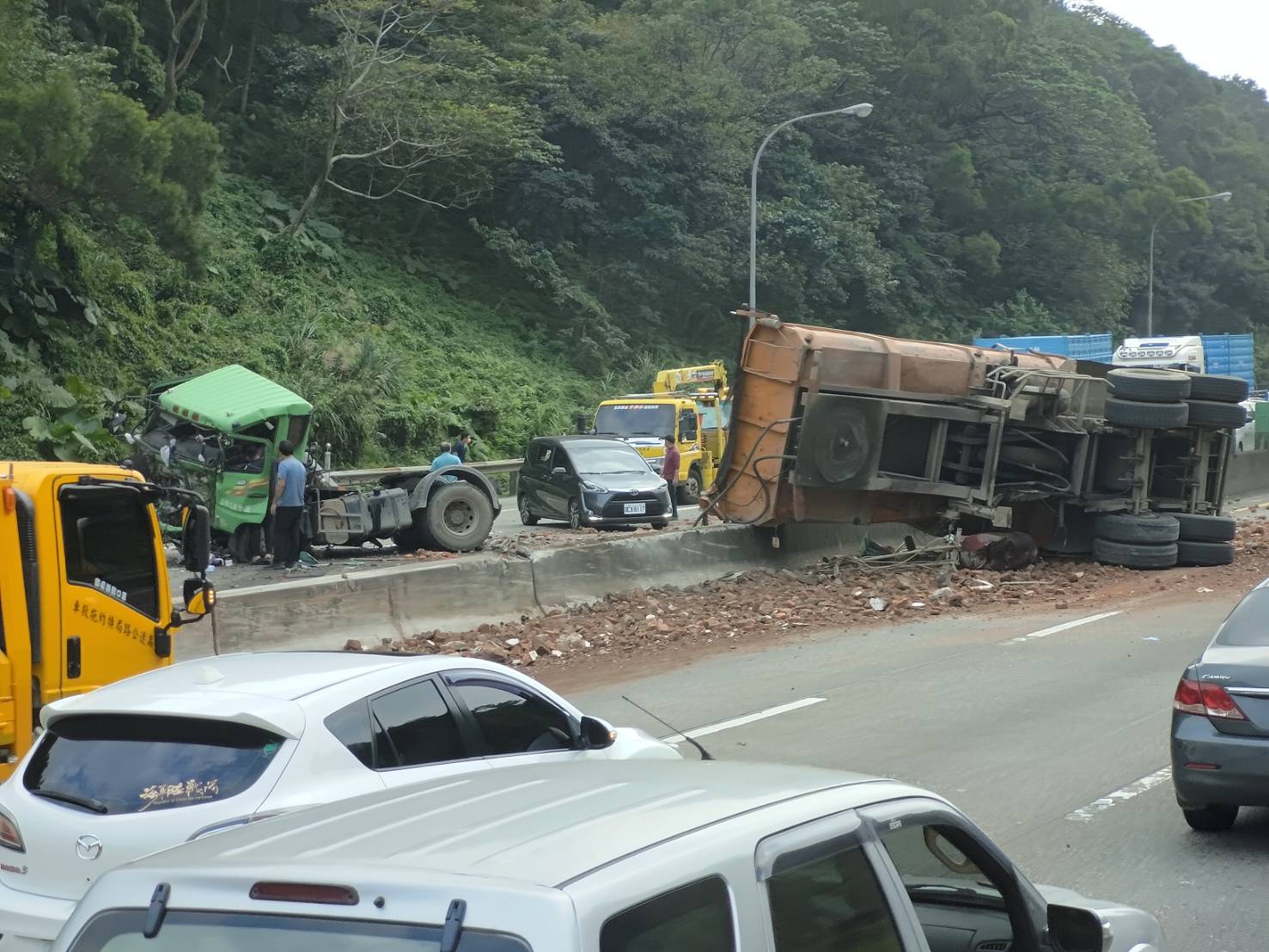 國道3號龍潭段聯結車釀禍 北上全車道封閉