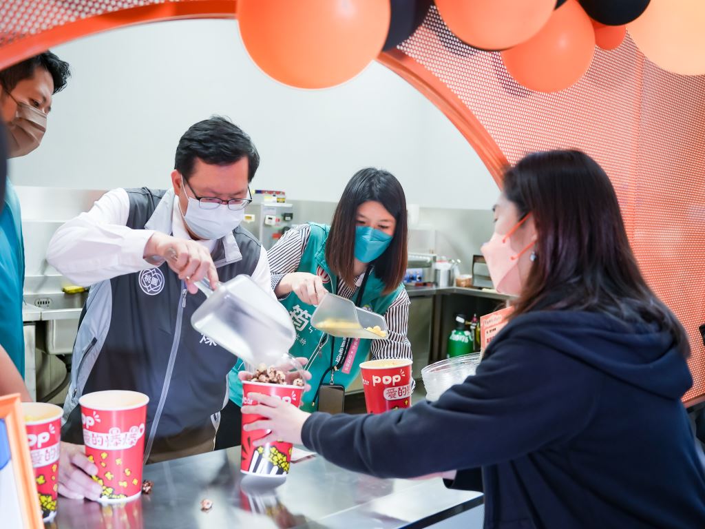 桃園商圈華麗改造 友善店家獲證表揚