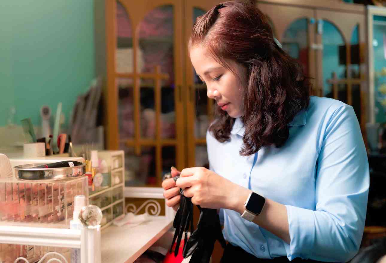 瞄準「脫罩」商機！美人時尚沙龍店遷新址迎人潮