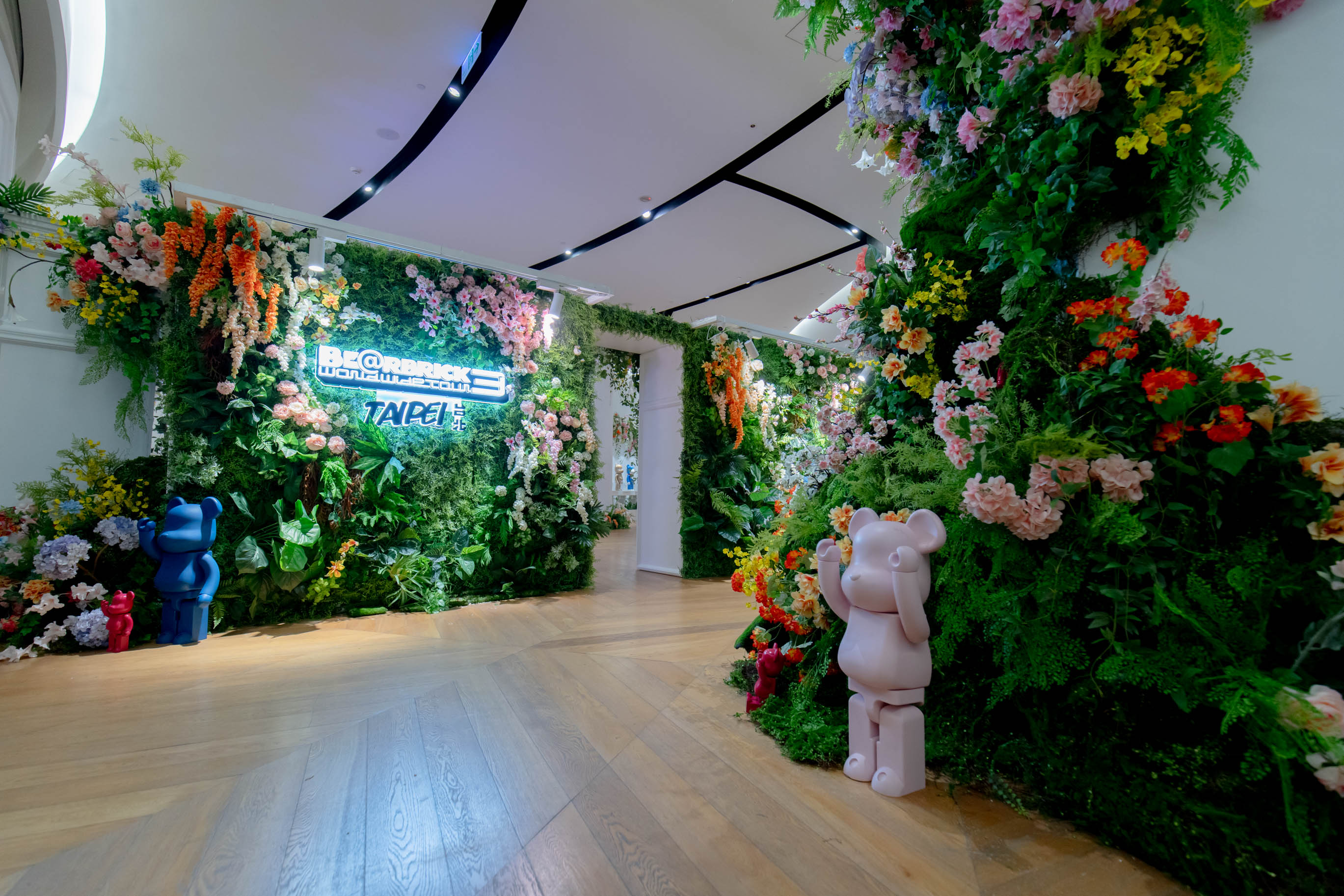 《BE@RBRICK 世界巡展 3》2024 台北站 展場空景 01.JPG