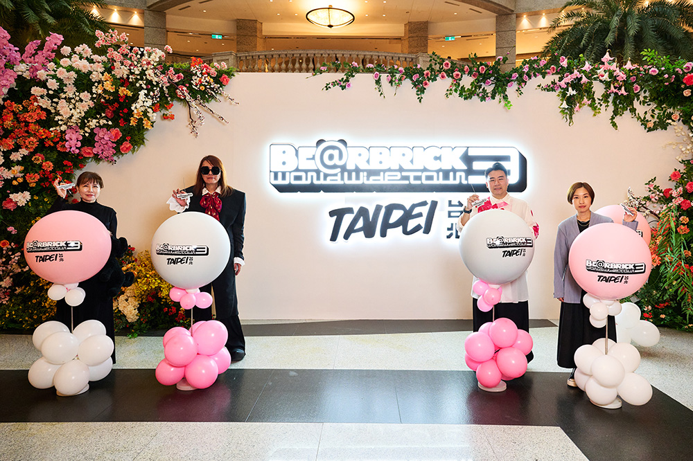 [由左至右] MEDICOM TOY副總裁Izumi Suga女士、MEDICOM TOY行政總裁赤司龍彥先生(Tatsuhiko Akashi)、 尚晉集團執行董事方日明先生及尚晉集團首席創新官連均娸女士。.jpg