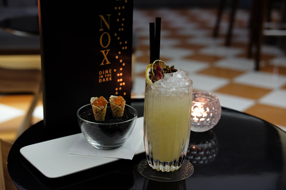 Nox在全黑的環境中帶來感官用餐冒險，透過12道精緻菜餚，引導味蕾探索全新境界