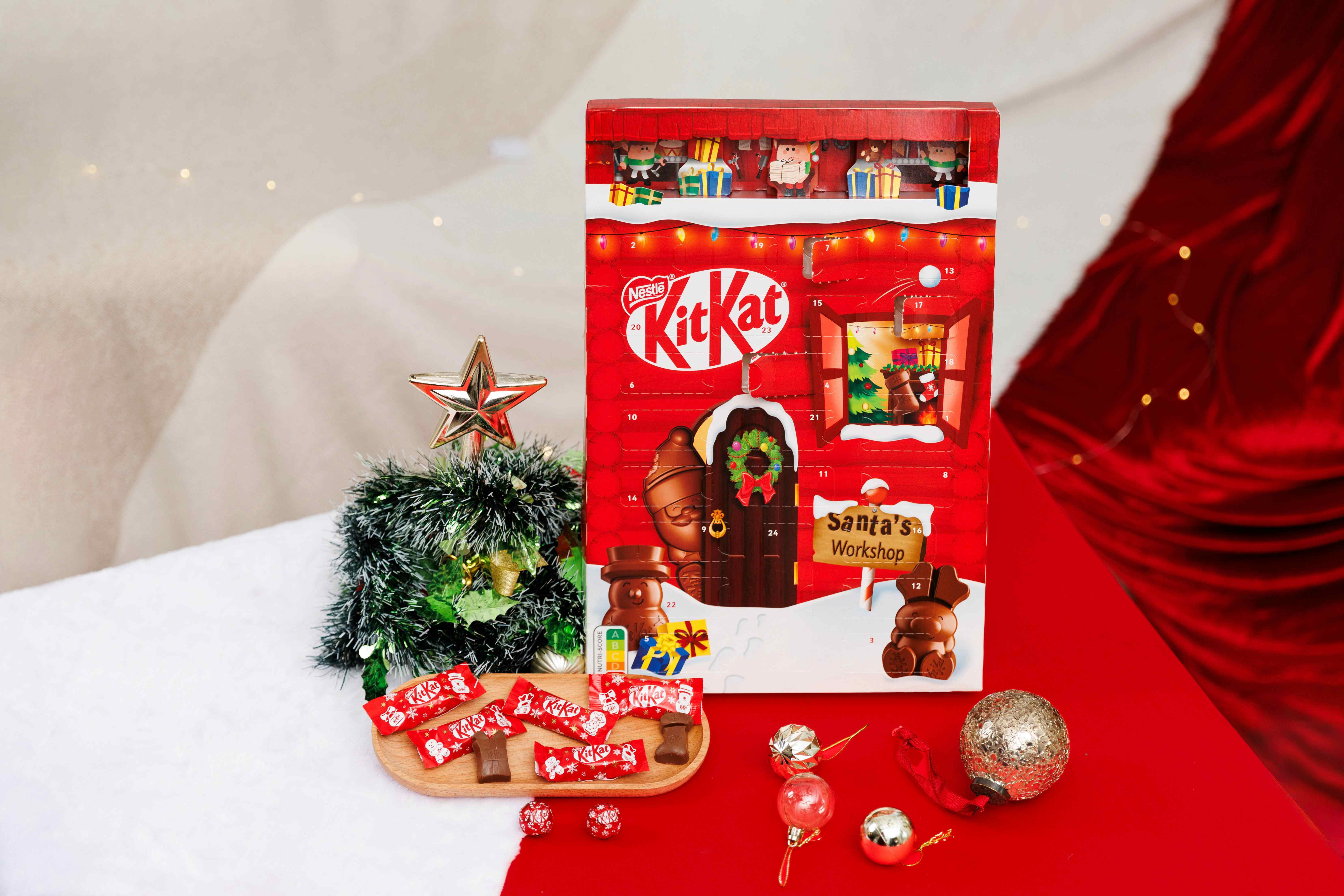 人氣熱銷「KitKat聖誕倒數月曆」限量登場，每天開一格，天天充滿不同的甜蜜驚喜。