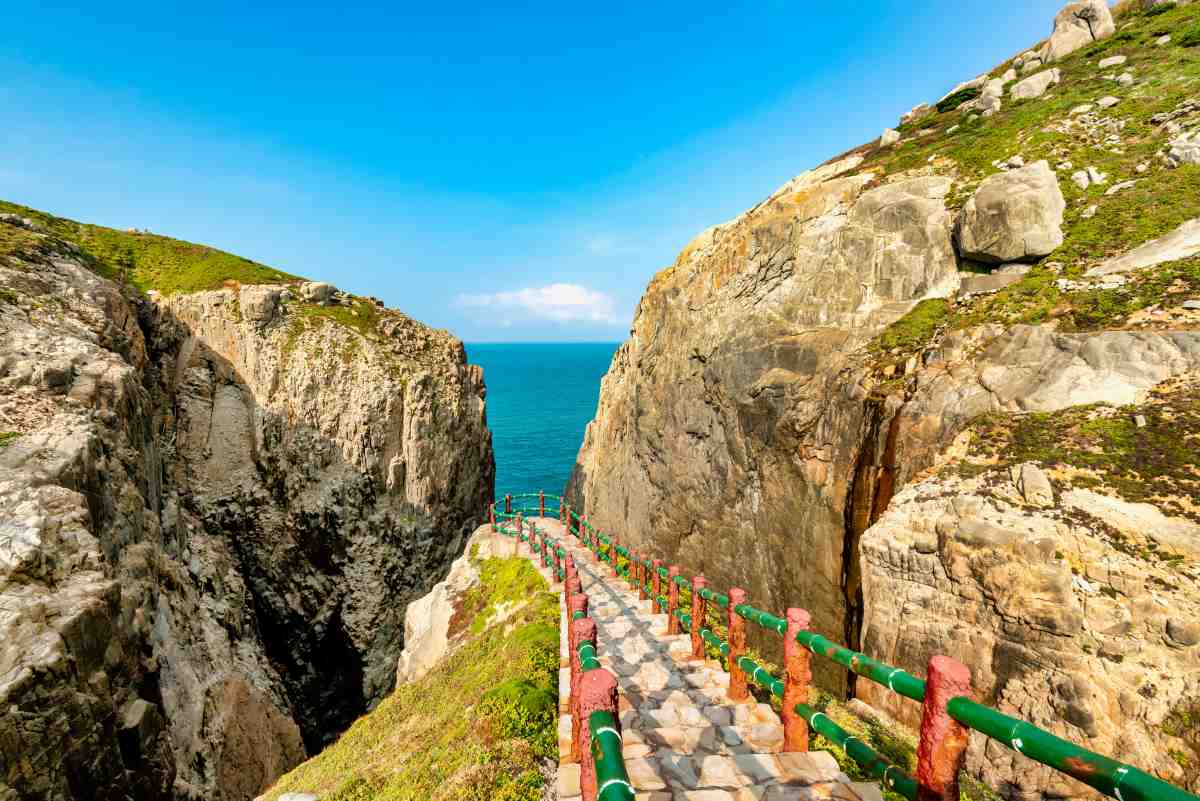 馬祖東引島烈女義坑的峽谷奇景