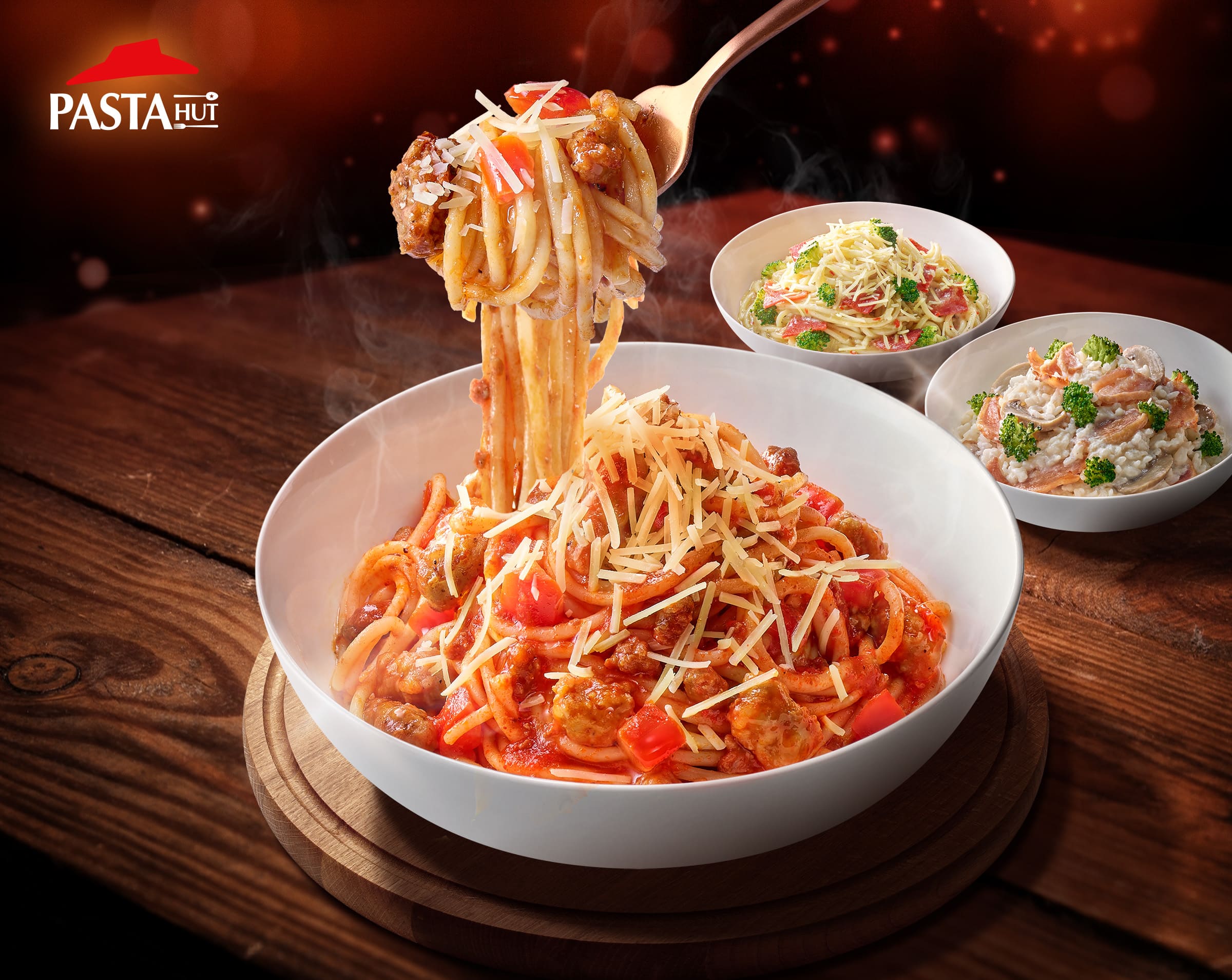 必勝客旗下的義式飯麵品牌Pasta Hut驚喜宣布最受台灣人喜愛的「義大利直麵」將回歸，更提供物超所值、經濟實惠的4款「激省系列」義大利麵、飯餐點