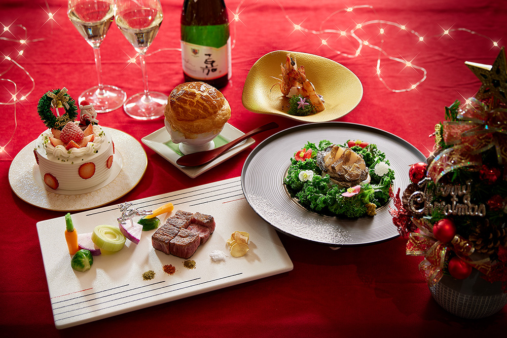 HAYASE日本料理12月24日與25日兩天推出鐵板燒聖誕限定套餐，以頂級和牛與奢華海鮮為主打，主菜提供山形牛沙朗、日本和牛菲力或鱈場蟹等多樣選擇。每位餐價4,000元+10%。