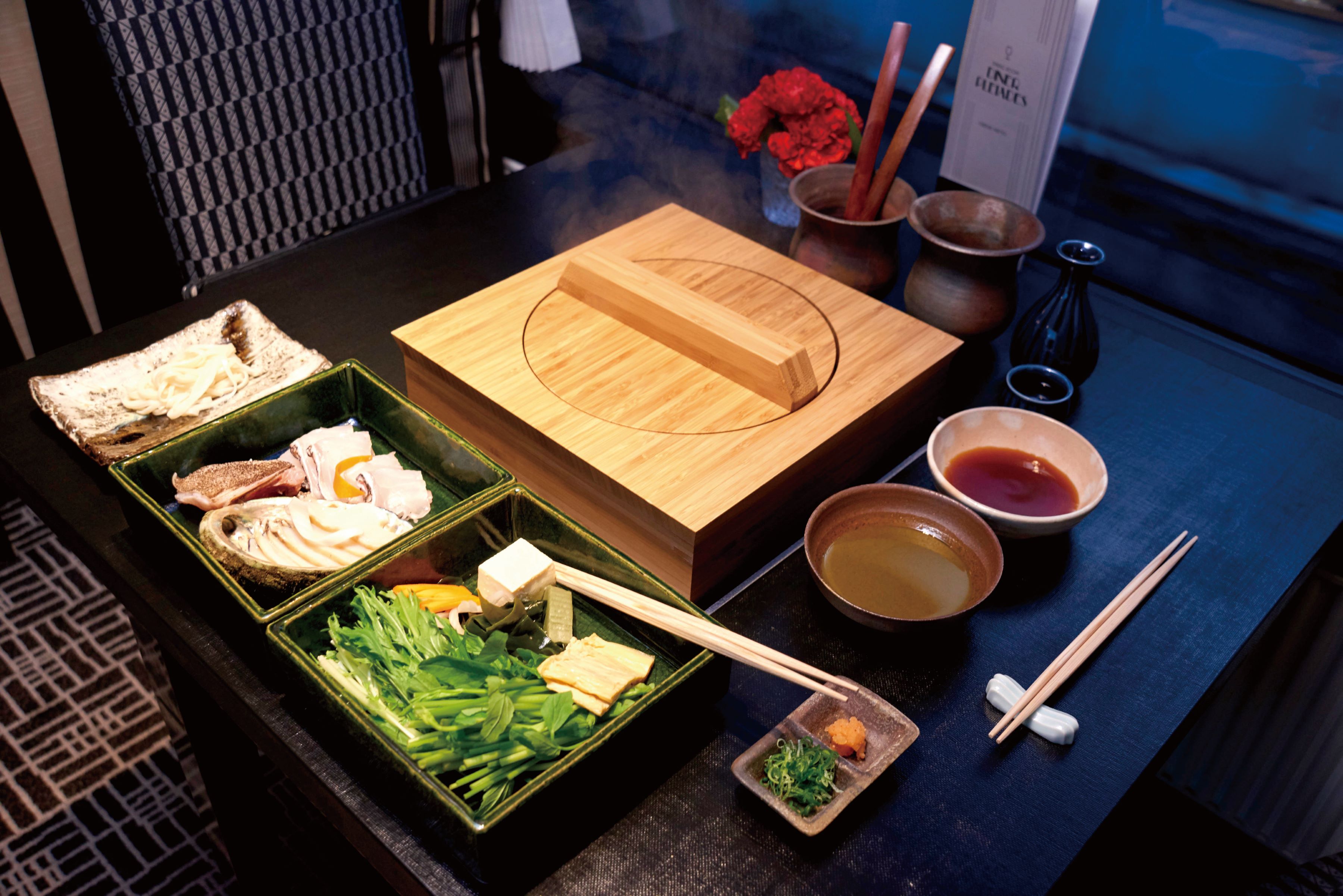 車上料理安排和食名店「菊乃井」,以傳統食材結合獨創烹調,探索料理的色與味,創造新風貌