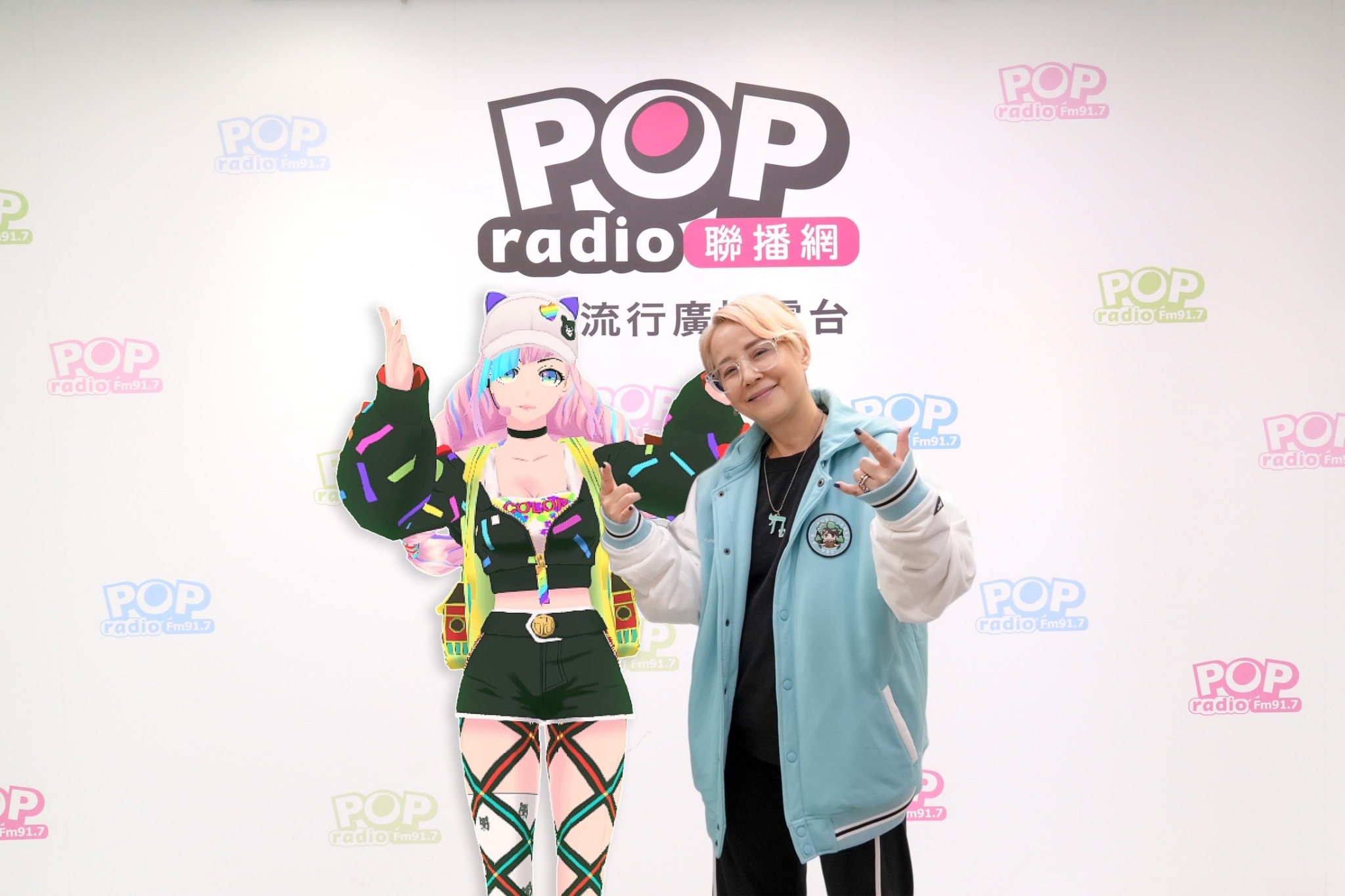 虛擬歌手希夢 XI MEN 接受電台POP RADIO 節目《依同開Mic辣！》主持人李明依訪問