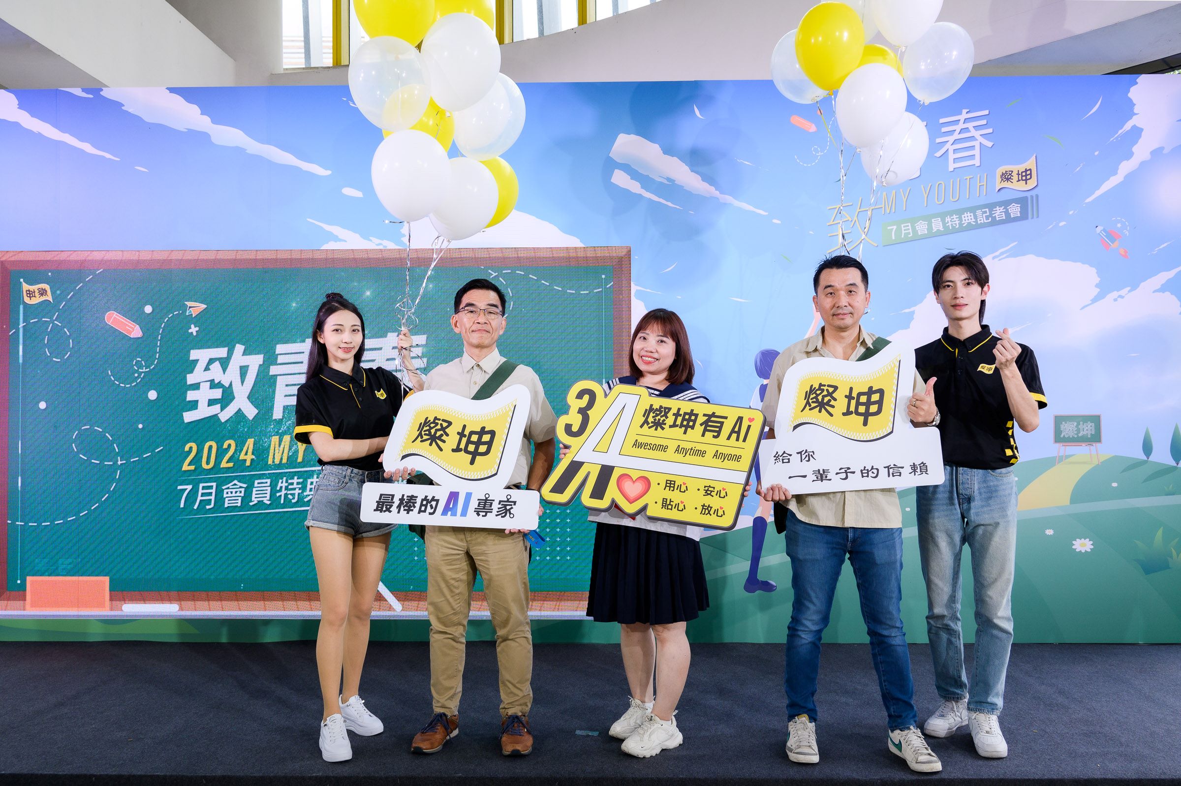 左起燦坤資通訊事業部採購長陳柏蒼、行銷部副理黃孟惠、生活家電事業部採購長李榮森