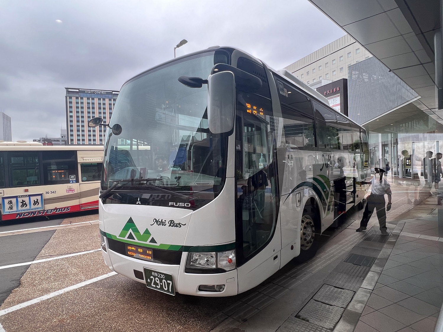 旅客可以在高山和飛驒市內利用「濃飛巴士」市區觀光