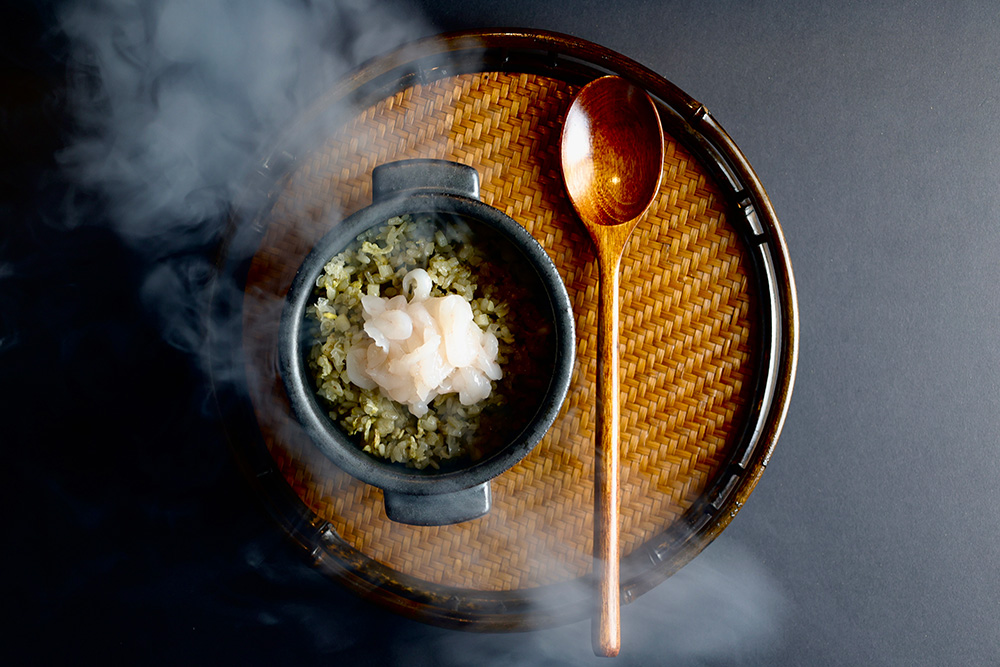 Wok by O'BOND 廚師透過西式料理與調酒技法，解構並重塑食材的既有風味，帶來煥然一新的創意佳餚。調酒具草本特色，也值得一試