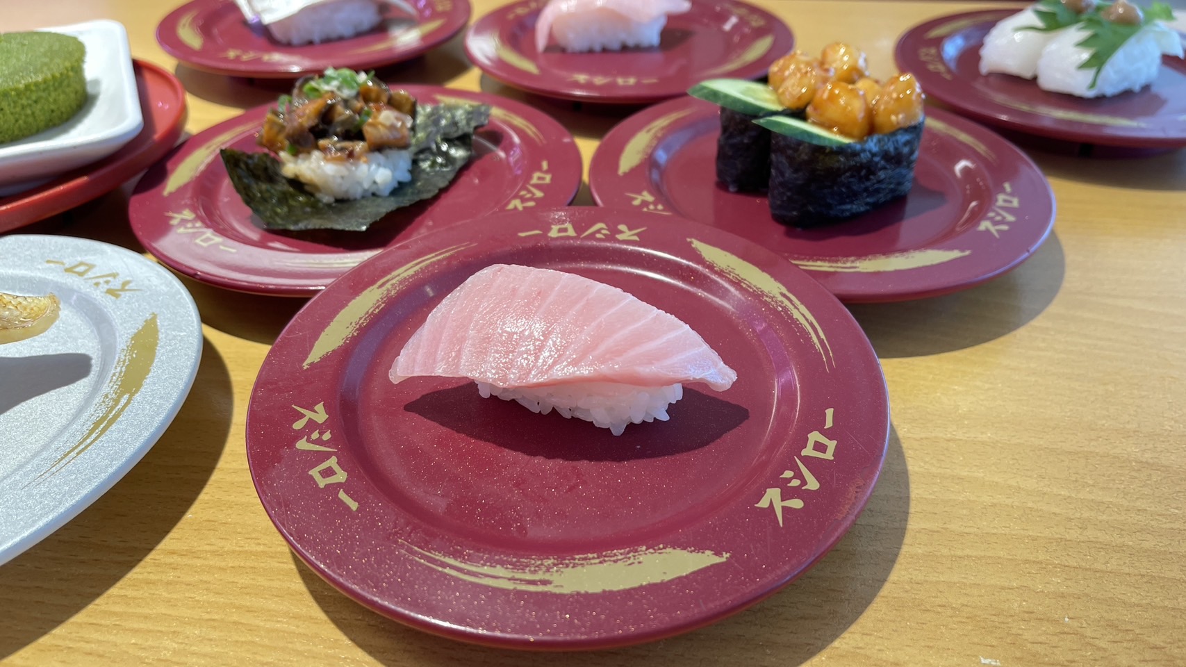 壽司郎新北板橋府中店【開幕優惠商品】9月19日（四）起至9月25日（三）止，推出極上鮪魚大腹40元。數量有限售完為止