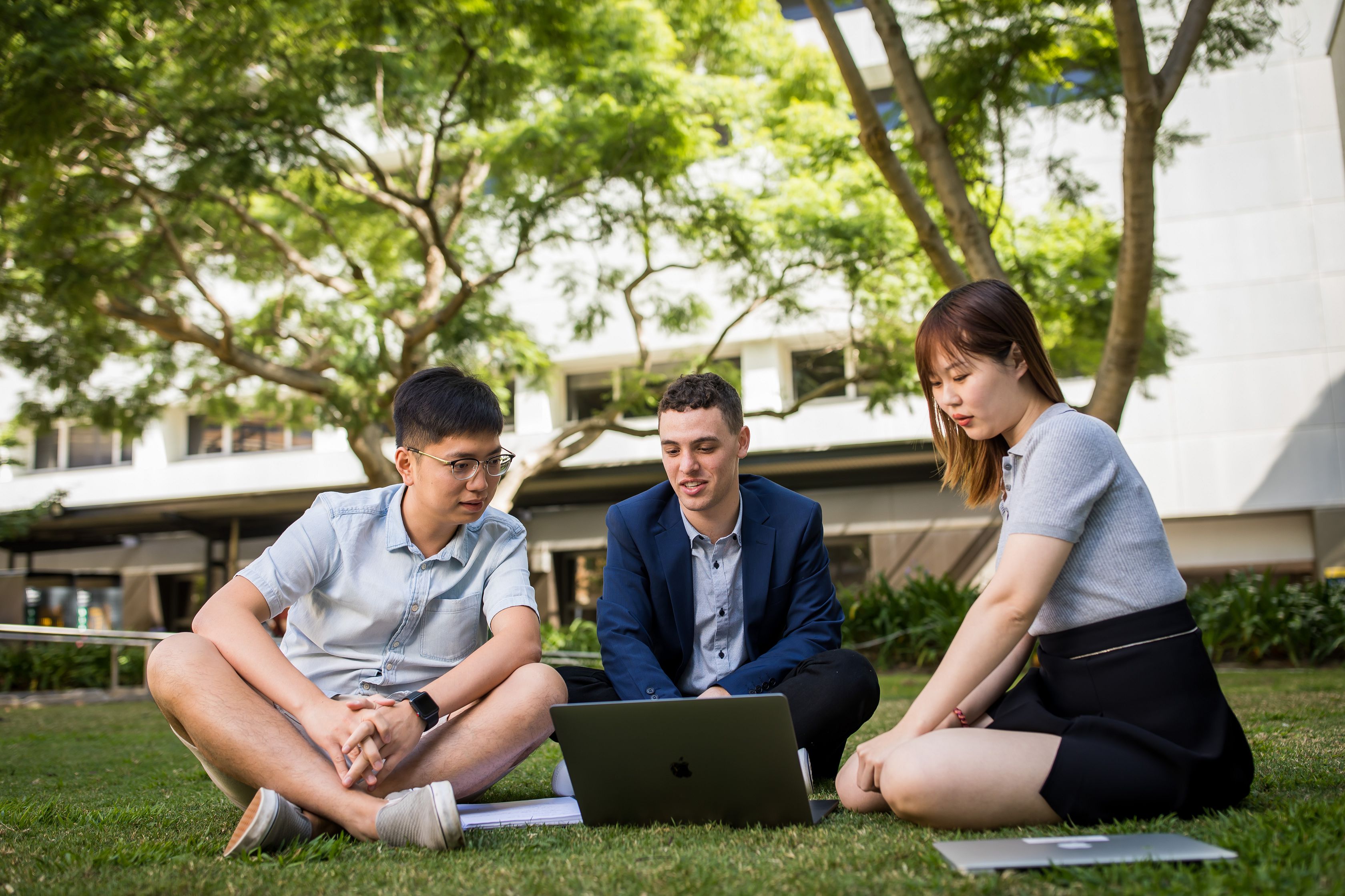 UNSW Students Outside(新南威爾斯大學學生在戶外)
