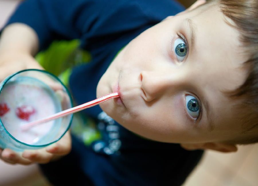 cuanta proteína debe consumir un niño
