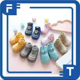 13. Kaos kaki anti slip 