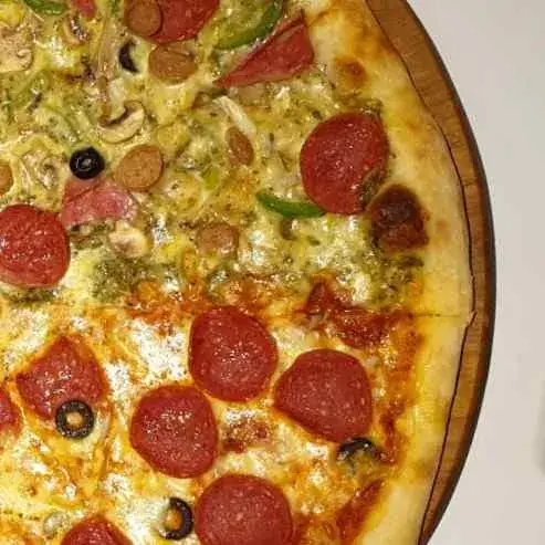 Half Red and Half White Sauce Pizza Whole