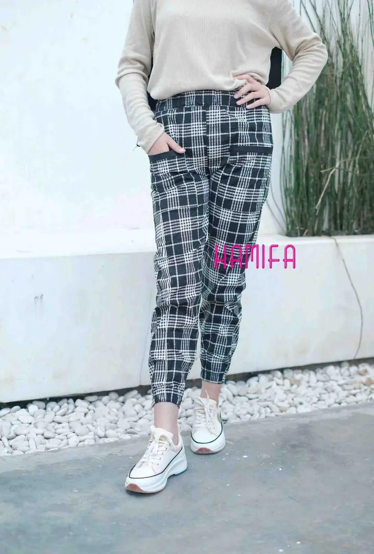 Celana wanita kotak