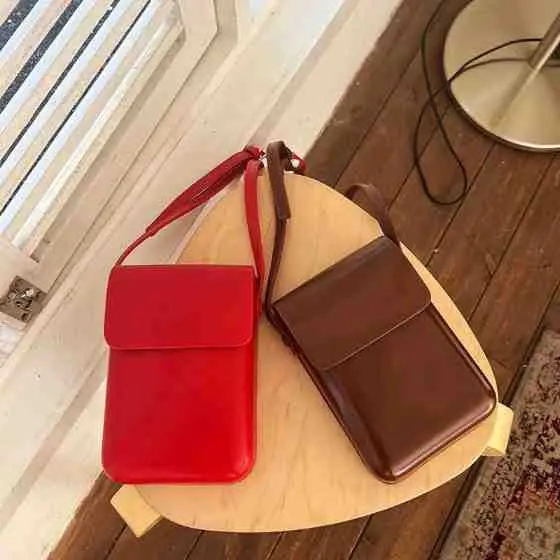 40. Tas Slempang HP Wanita
