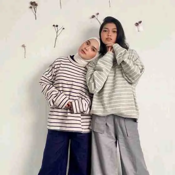 62. Ozel Navystripe Sweater