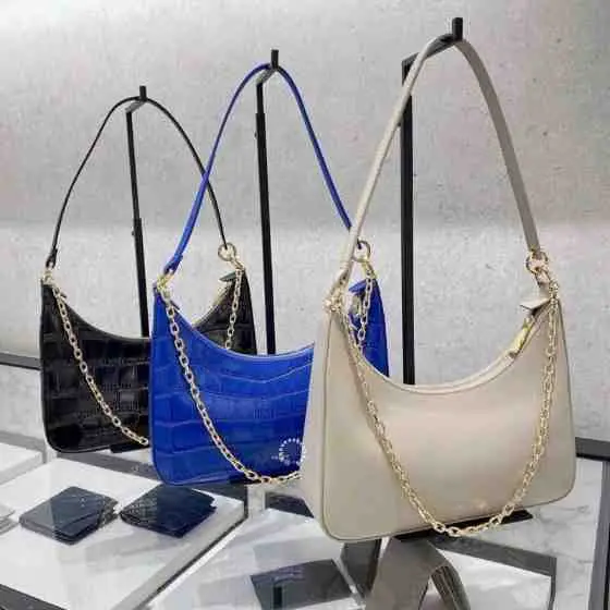 150. Shoulder Bag