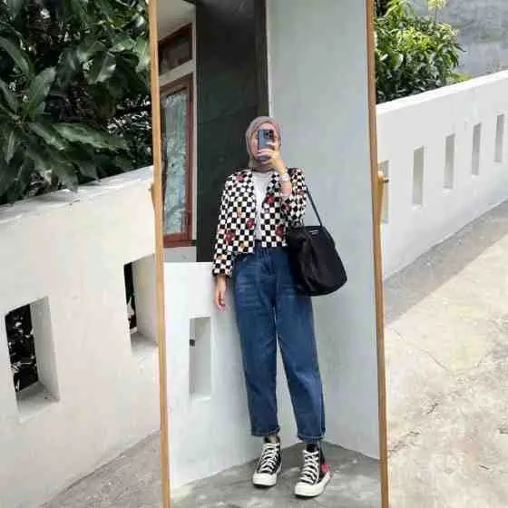 211. Shakila Outer