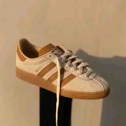 11. Adidas Originals Munchen - Cream  Mesa