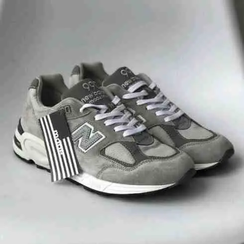 23. New Balance 990 Wolf Grey Black Red Grey Volt