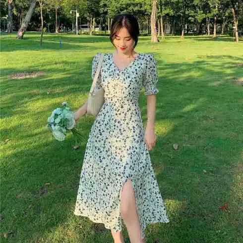 10. Drees bunga biru