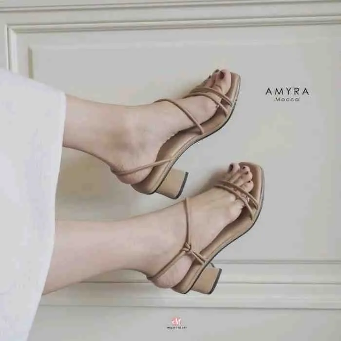 10. Damelia Amyra Heels Wanita