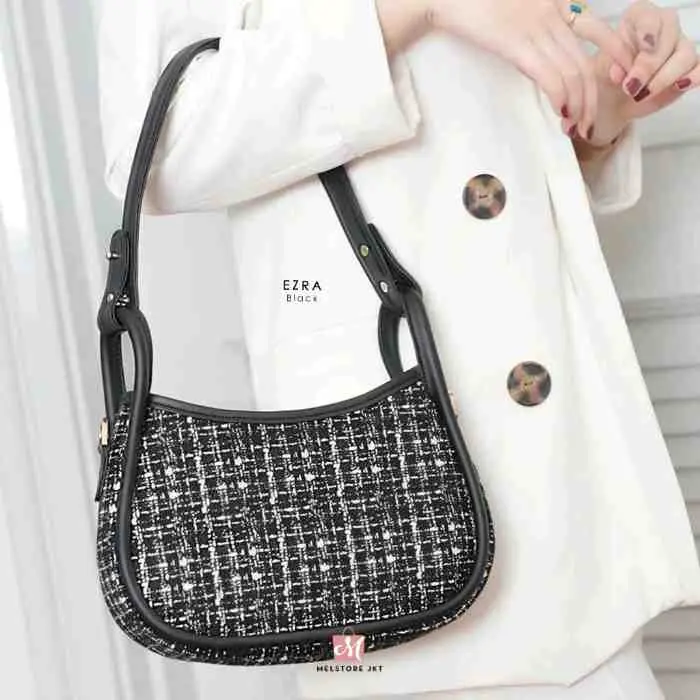 7. Damelia Ezra Bag Wanita