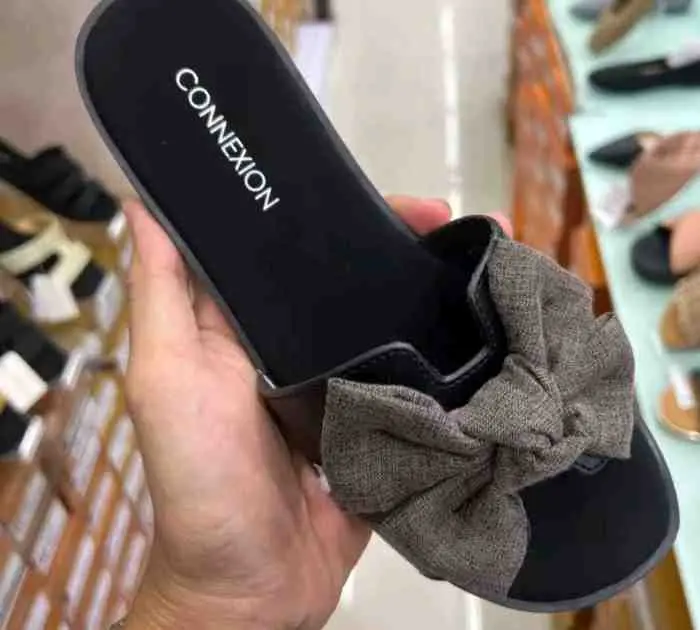 16. Sandal yg mirip nevada