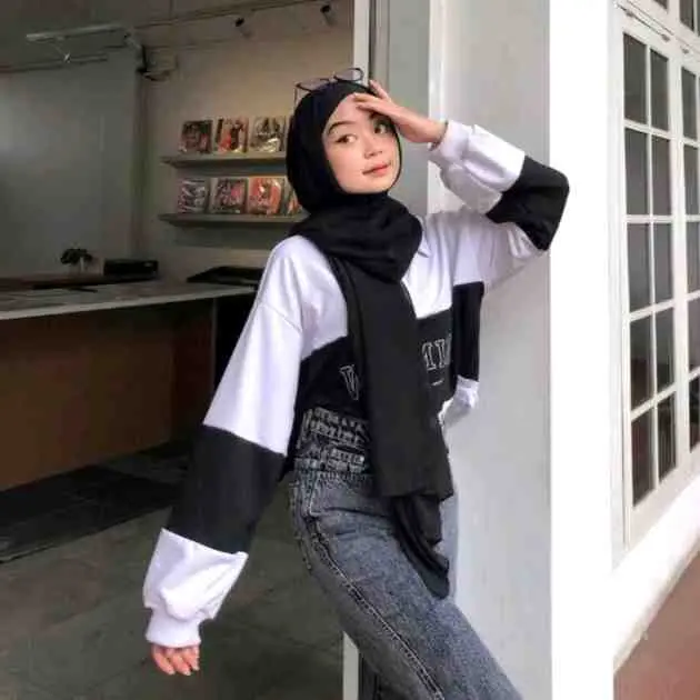 12. Milly Stripp Crop