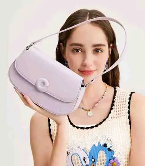 20. Bostanten tas selempang 