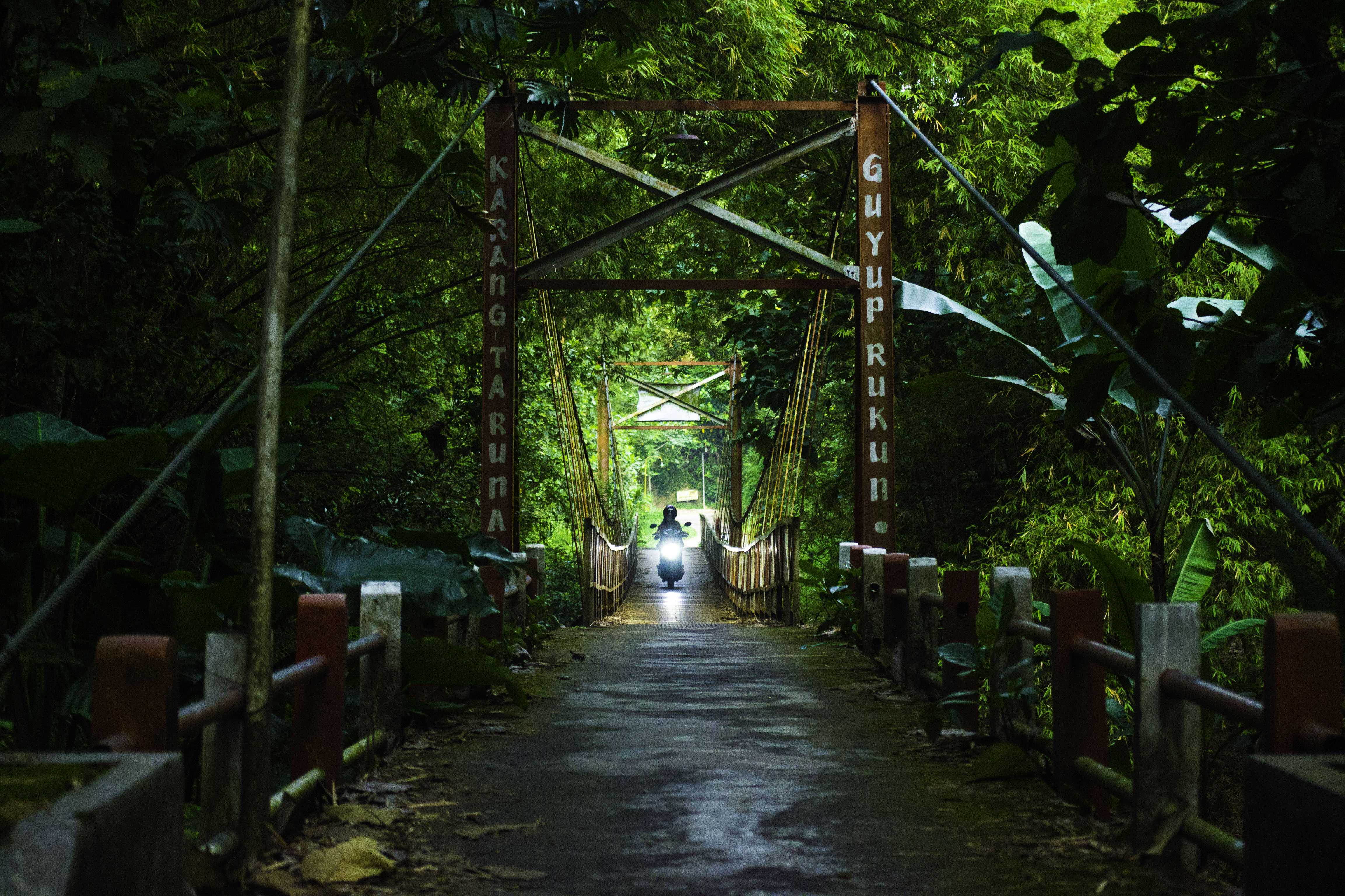 the old bridge still exists