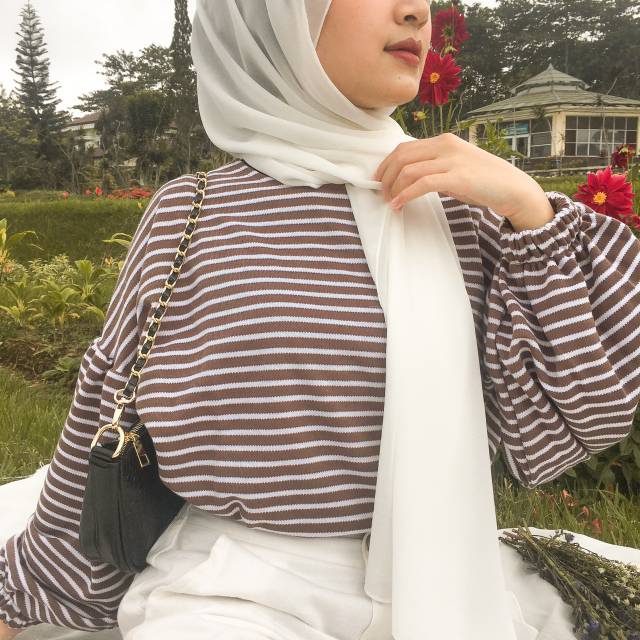 374. Felona Stripe