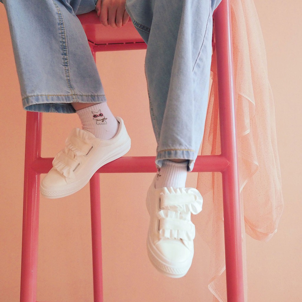 250. Jisoo White