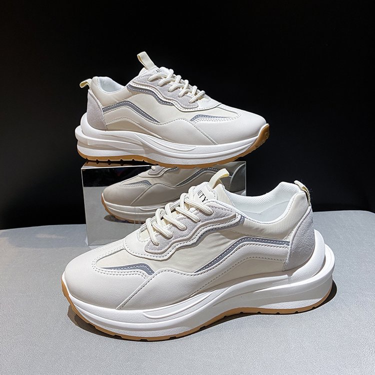 530. Meefoot Sneakers