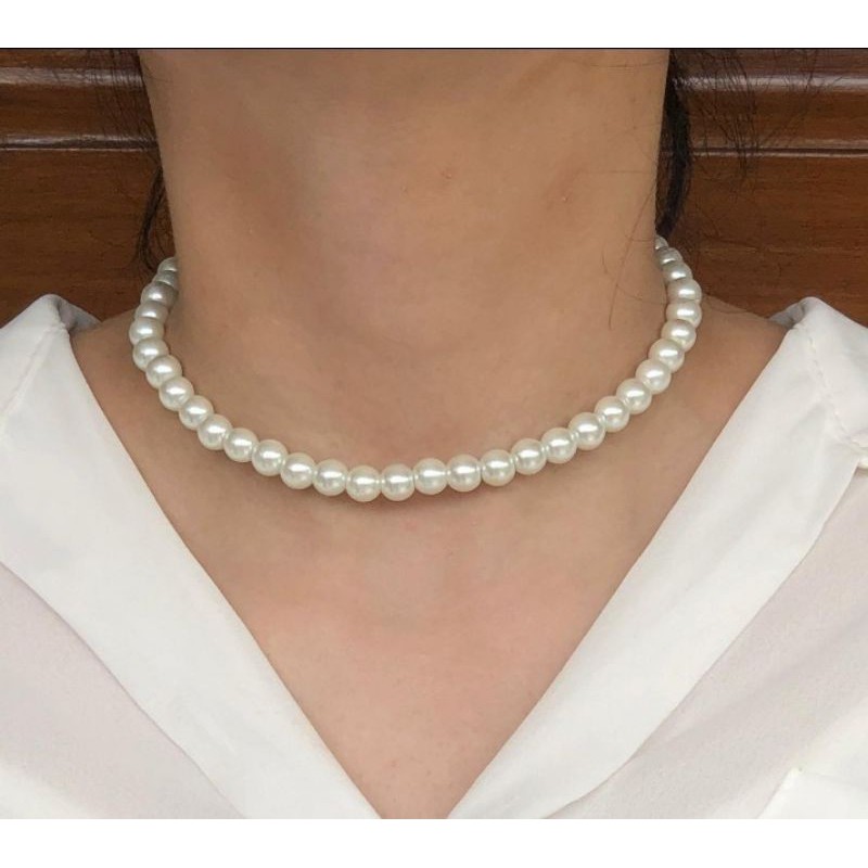 28. Pearl Choker